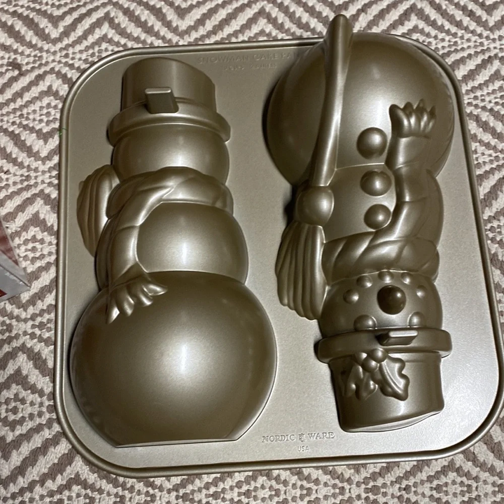Snowman 3D cake pan Williams-Sonoma